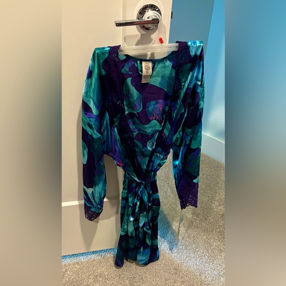In Bloom By Jonquil Leaf Print 3/4 Sleeve Brushed Knit Short Robe